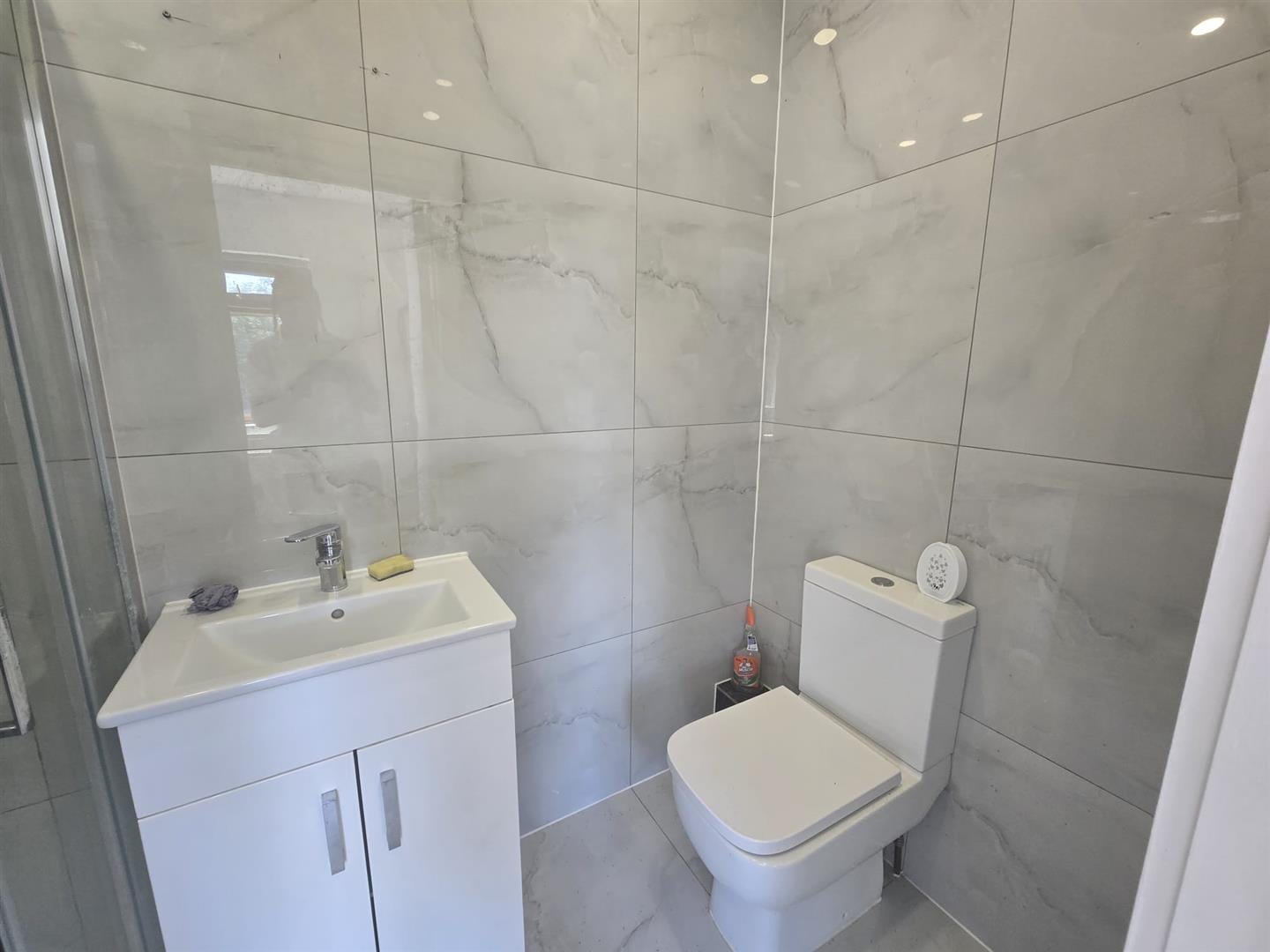 Flat Broomwood Road in Greater London