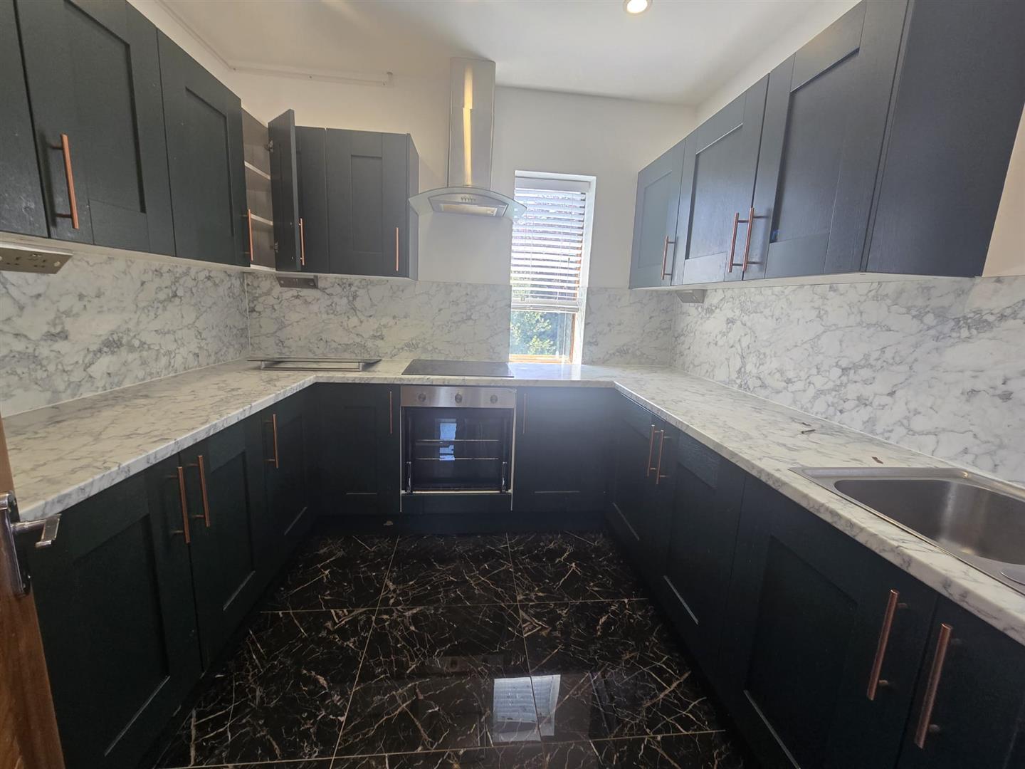 Flat Broomwood Road in Greater London