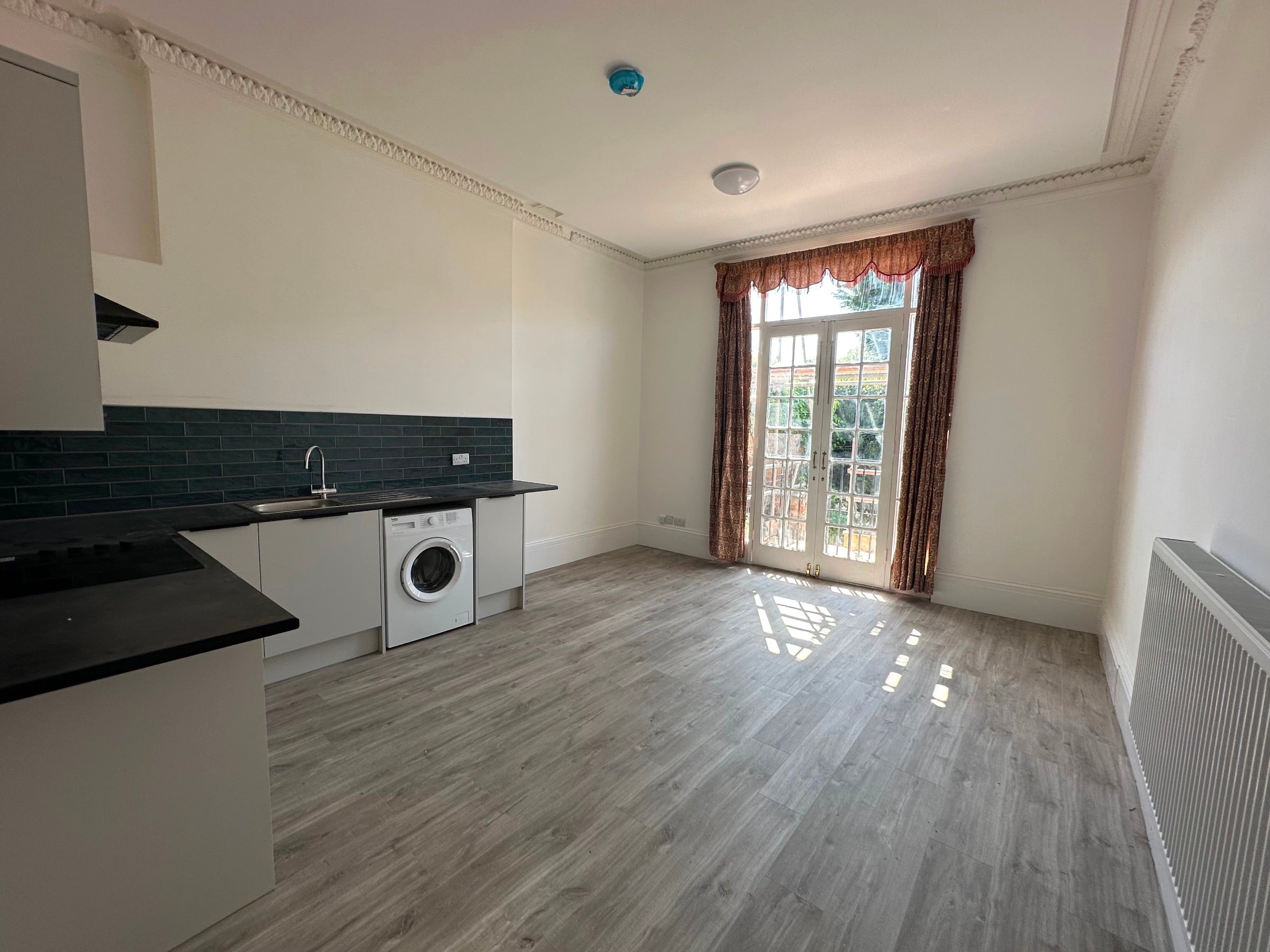 Flat Russell Terrace in Royal Leamington Spa