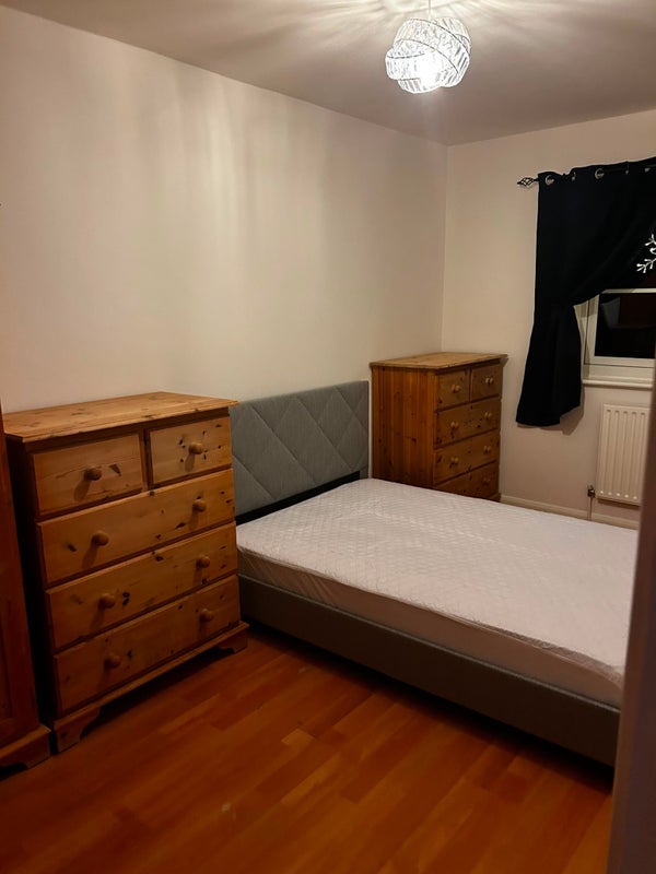Room Quill Street in Greater London