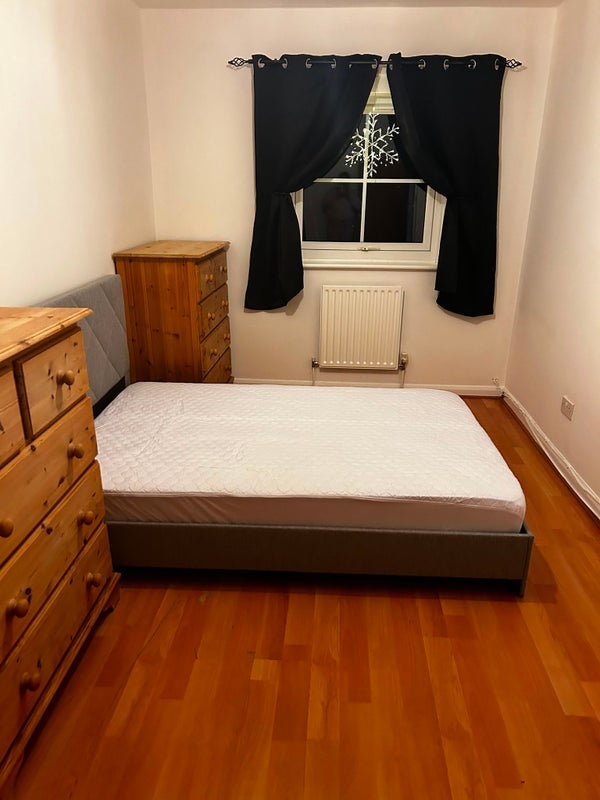 Room Quill Street in Greater London