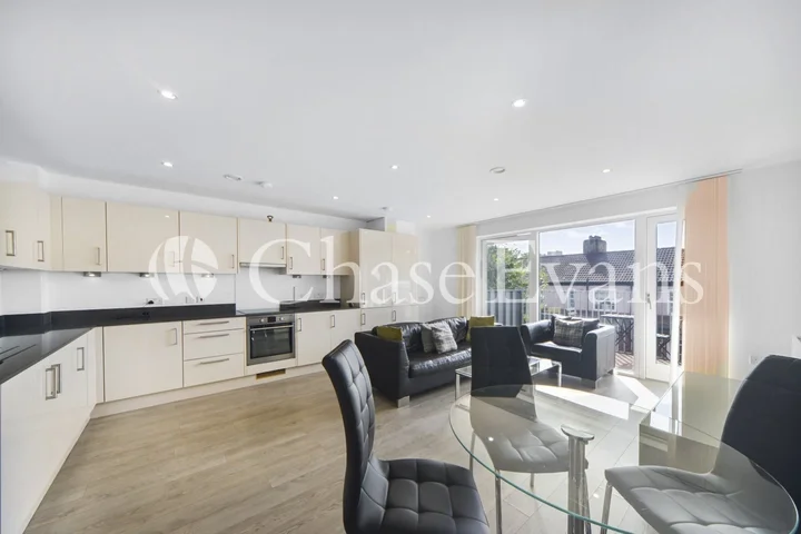 Flat Spa Road in Greater London