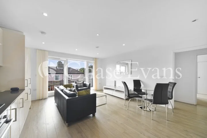 Flat Spa Road in Greater London
