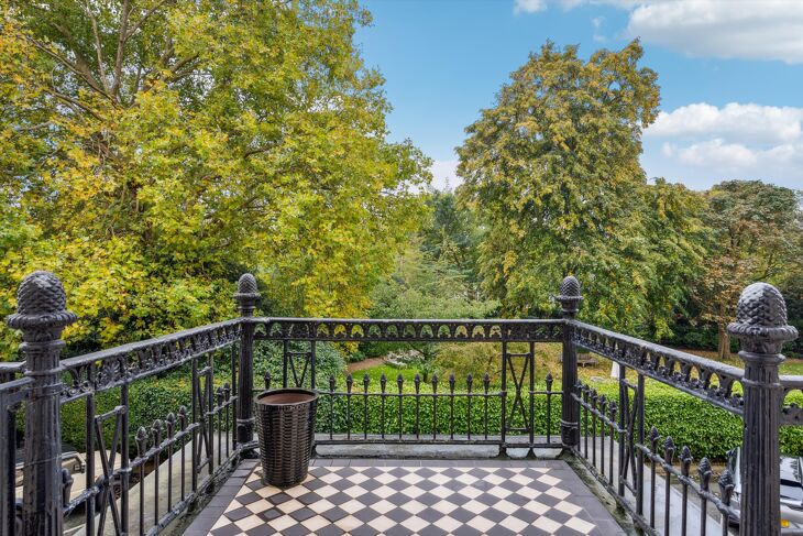 Flat Hyde Park Gardens in City of Westminster