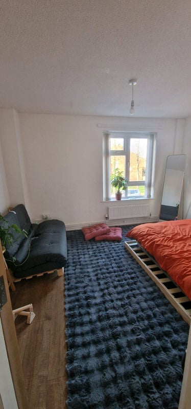 Room Ryehill Close in Nottingham