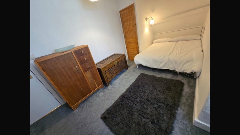 Room Shooters Hill Road in Greater London