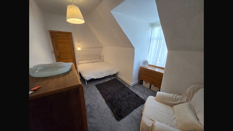 Room Shooters Hill Road in Greater London