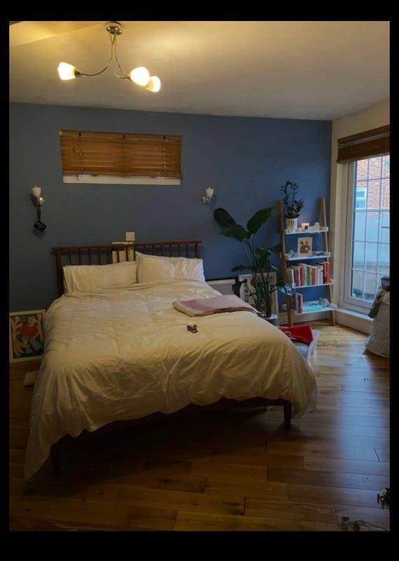 Room Martaban Road in Greater London