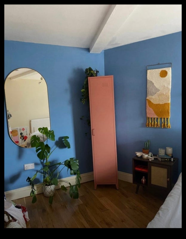 Room Martaban Road in Greater London