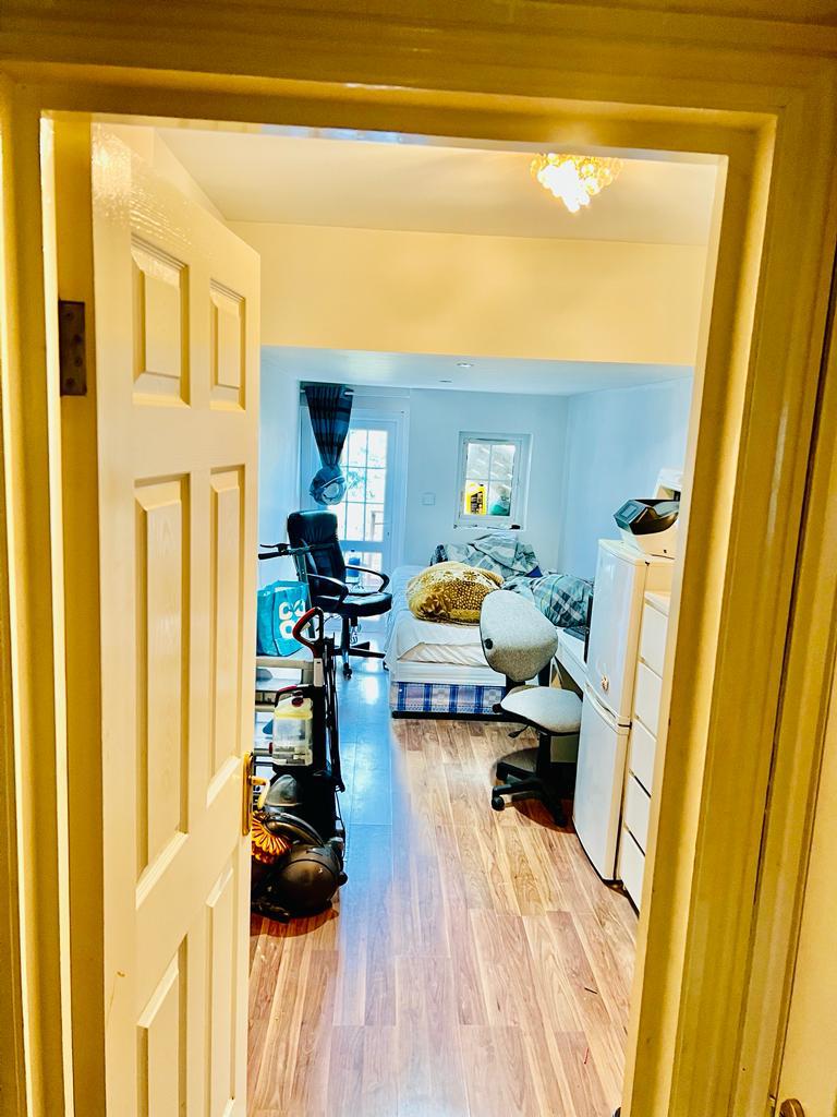 Room Westrow Gardens in Greater London