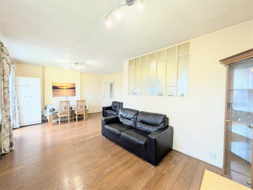 Flat Mead Court in Greater London