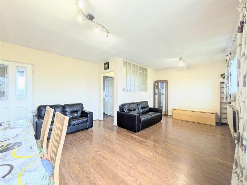 Flat Mead Court in Greater London