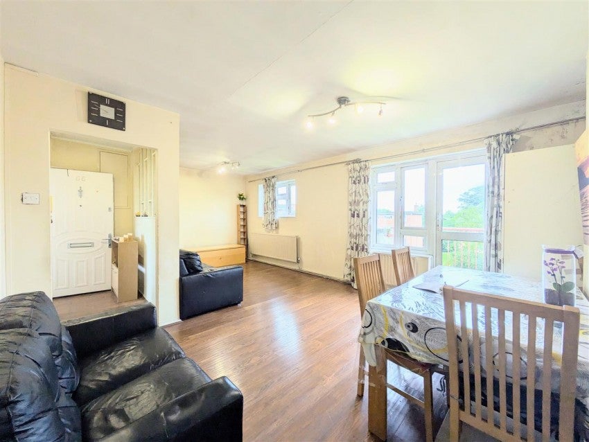 Flat Mead Court in Greater London