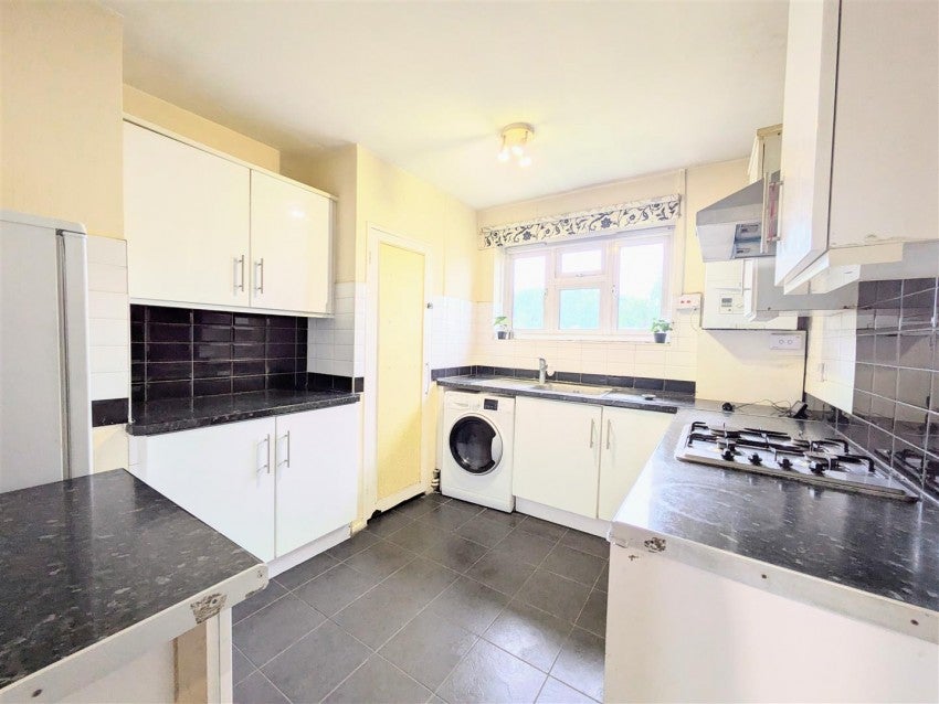 Flat Mead Court in Greater London