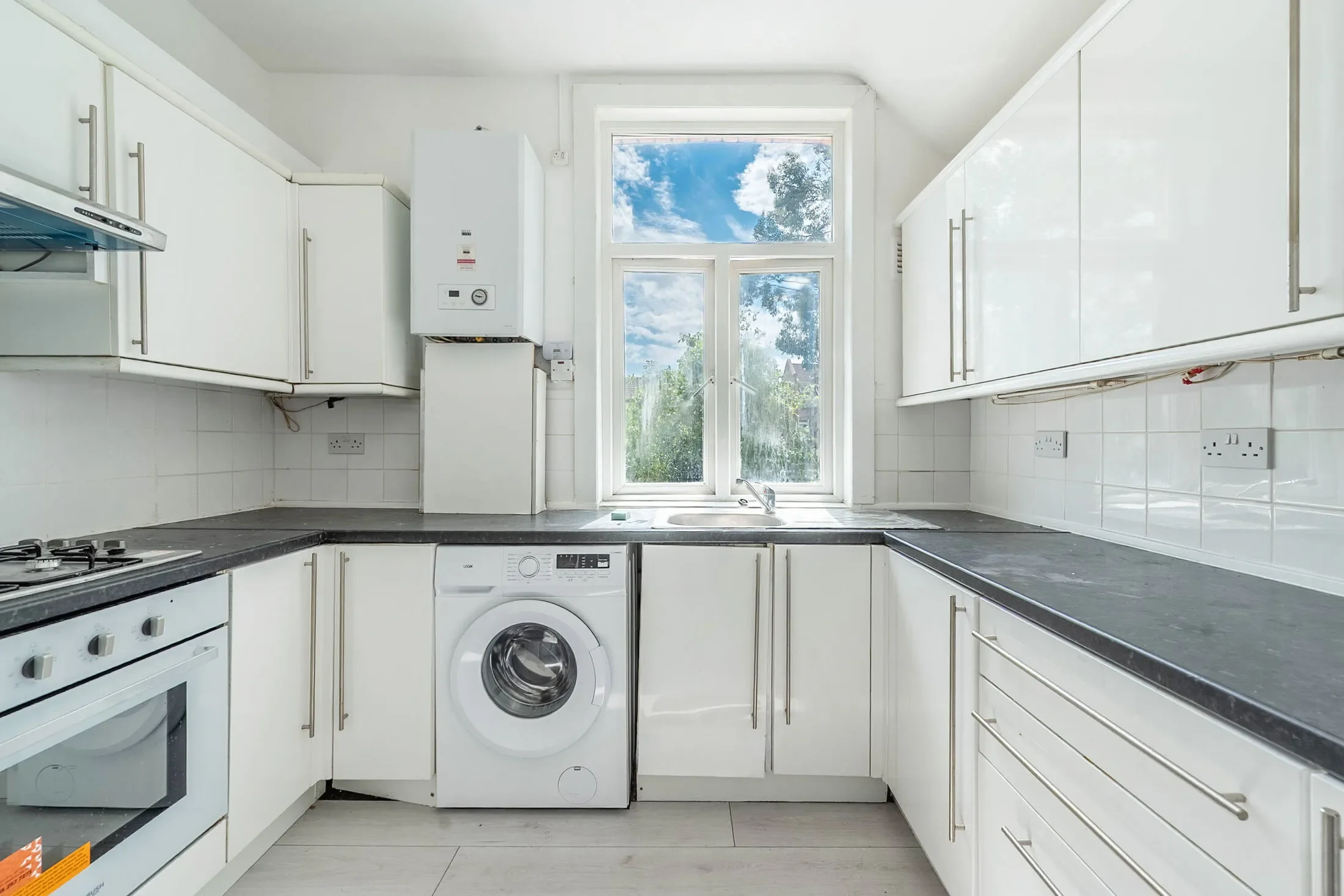 Flat Warrington Road in Greater London