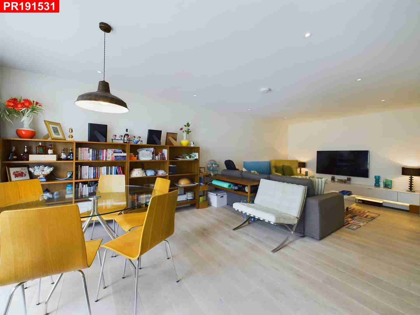 Flat Gloucester Terrace in City of Westminster