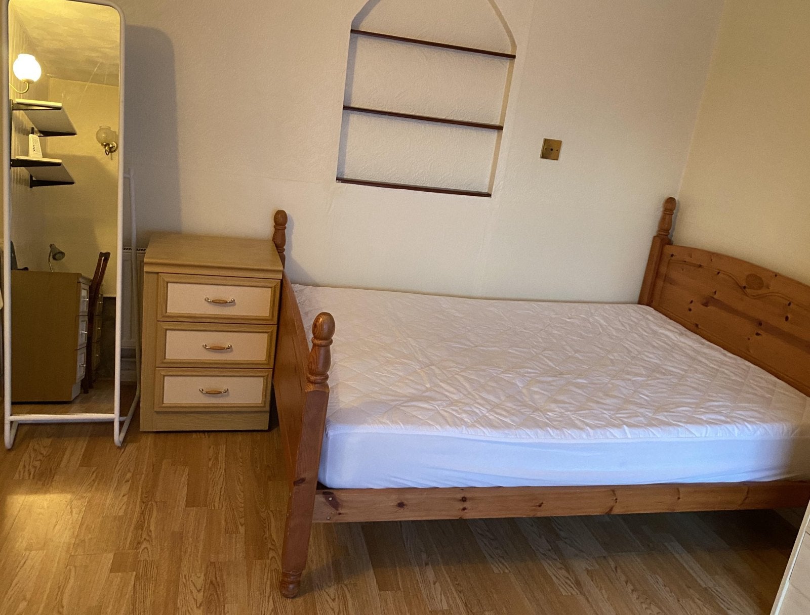 Room Copinger Close in Canterbury
