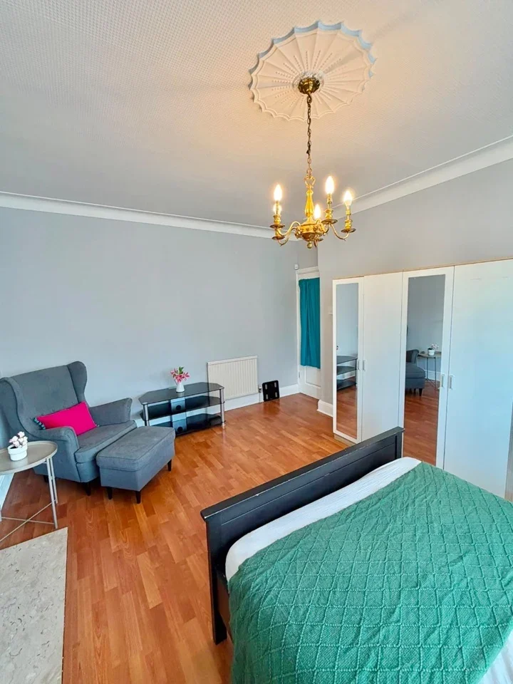 Room Barn Rise in Greater London