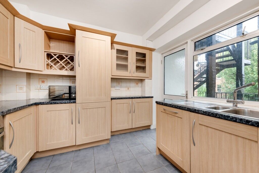 Flat West End Lane in Greater London
