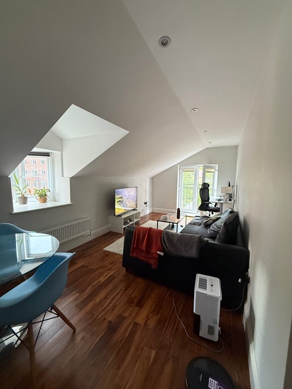 Room Upper Richmond Road in Greater London
