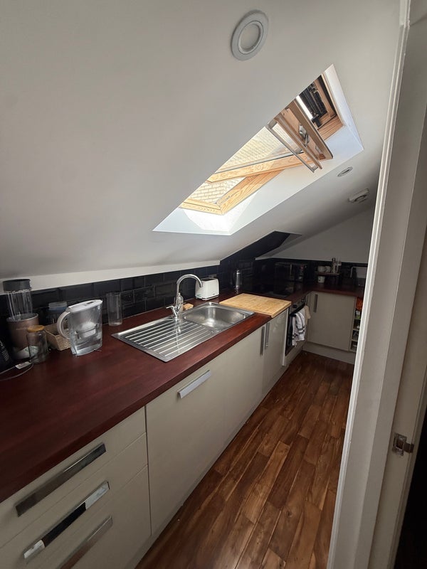Room Upper Richmond Road in Greater London