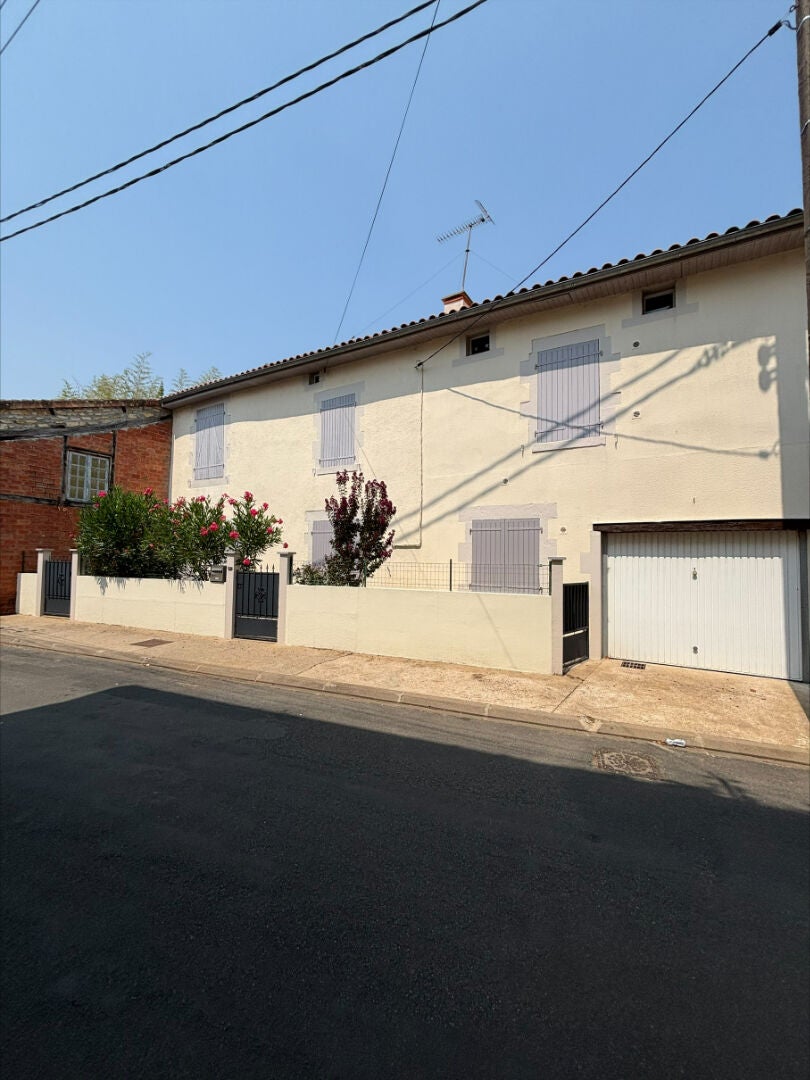 Maison Rue Saint-Clementin à Civray