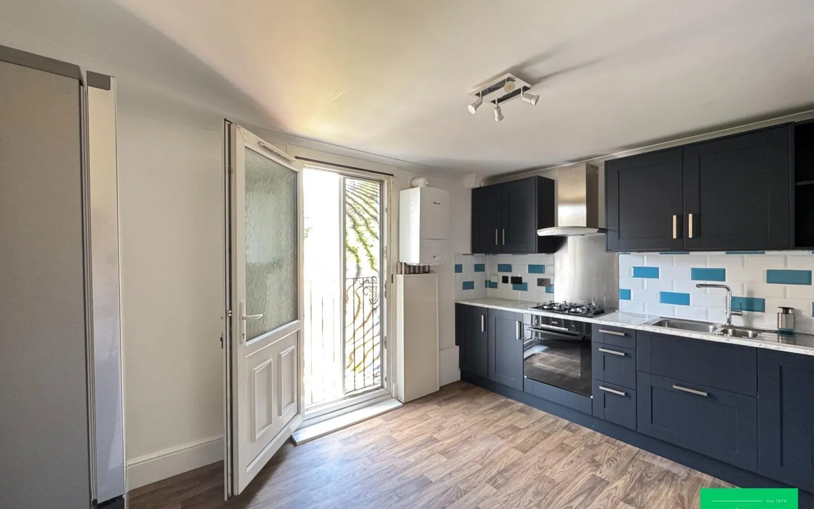 Flat Long Lane in Greater London
