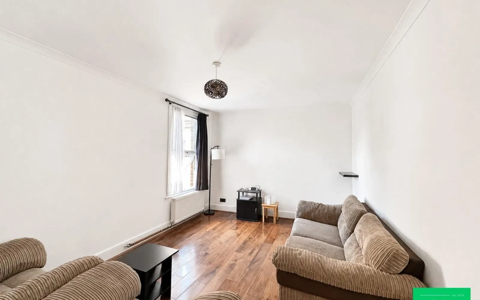 Flat Long Lane in Greater London