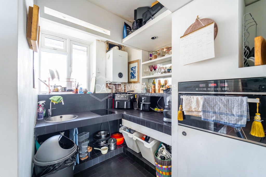 Flat Claremont Close in Greater London