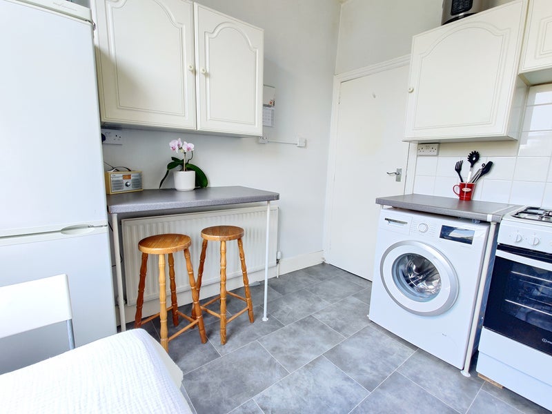 Room Pirbright Road in Greater London