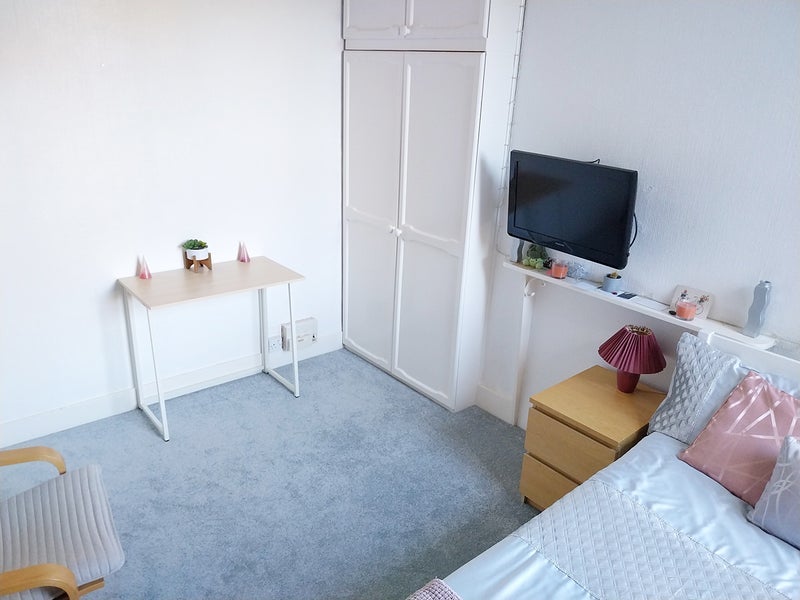 Room Pirbright Road in Greater London