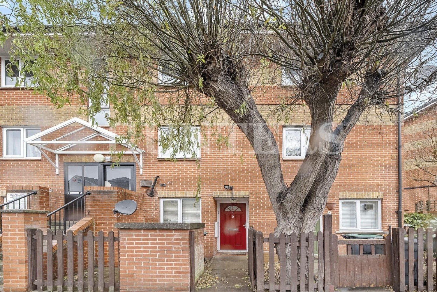 Flat Copperfield Drive in Greater London