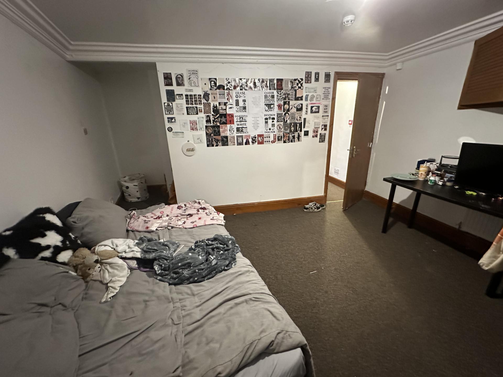 Flat Manor Drive in Leeds