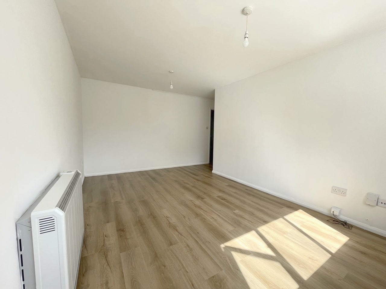 Flat Chequers Way in Greater London