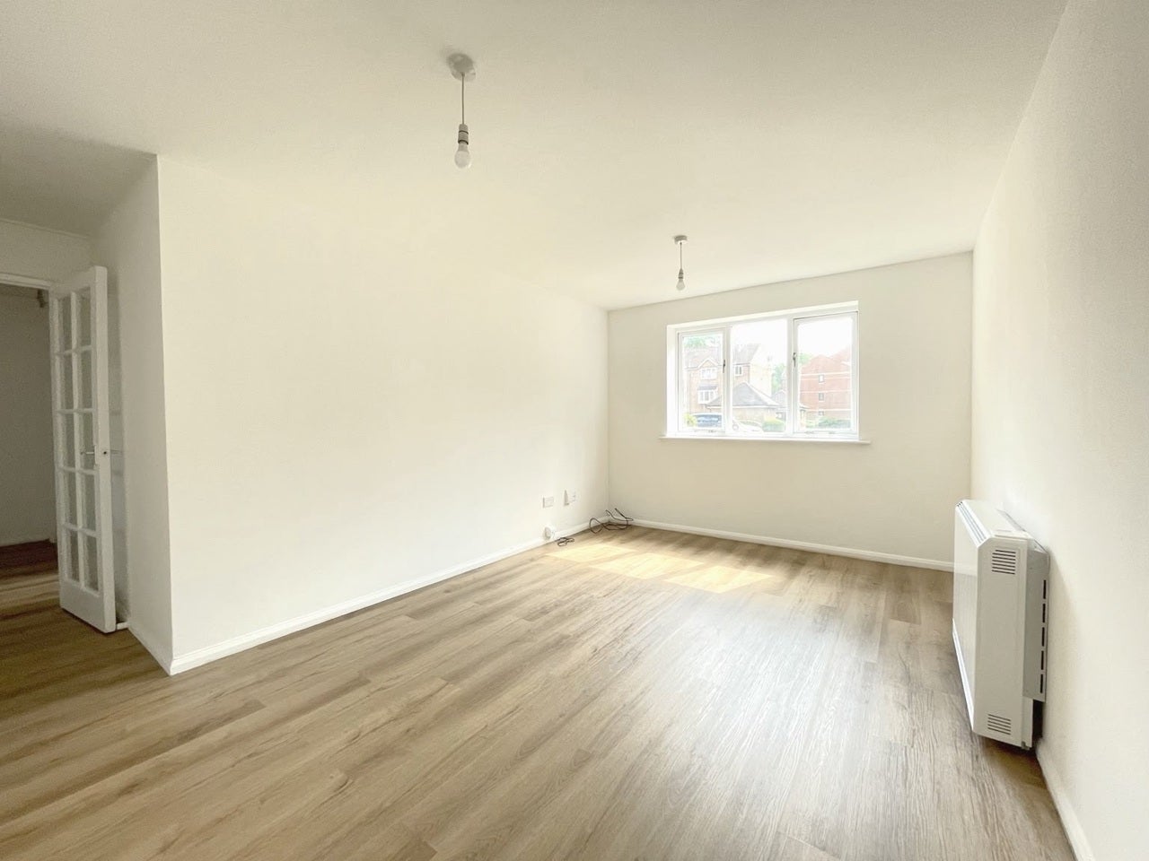 Flat Chequers Way in Greater London
