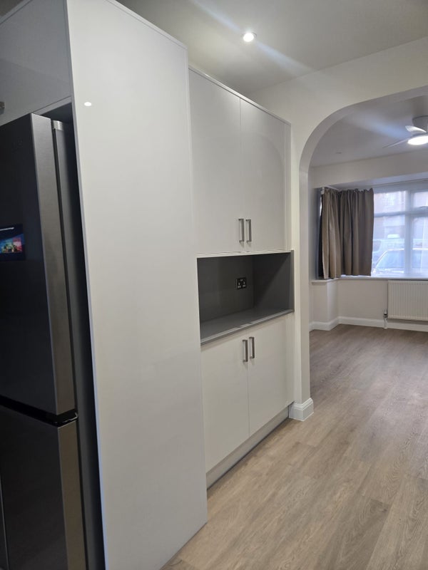 Room Cleveley Crescent in Greater London