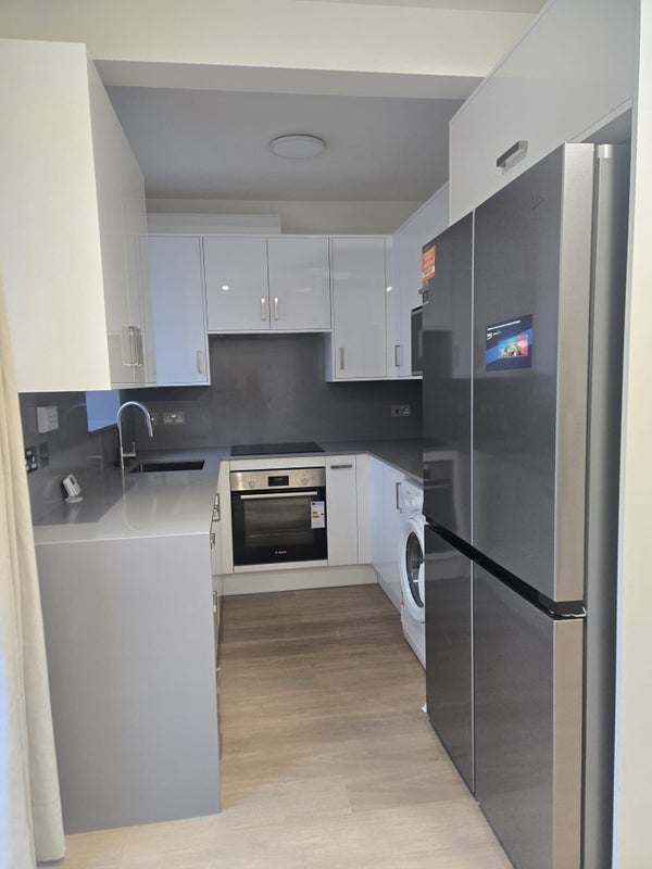 Room Cleveley Crescent in Greater London
