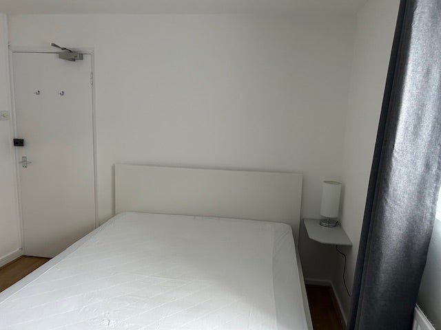 Room The Dashes in Harlow