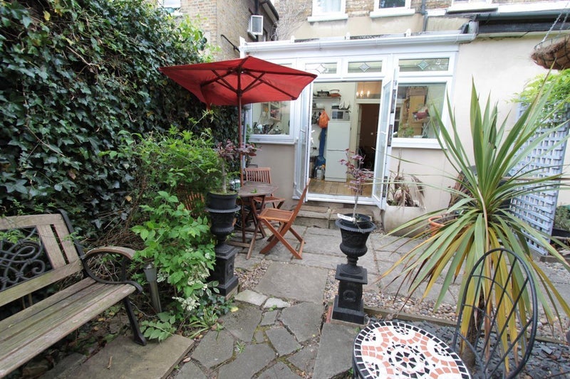 Room Broxted Road in Greater London