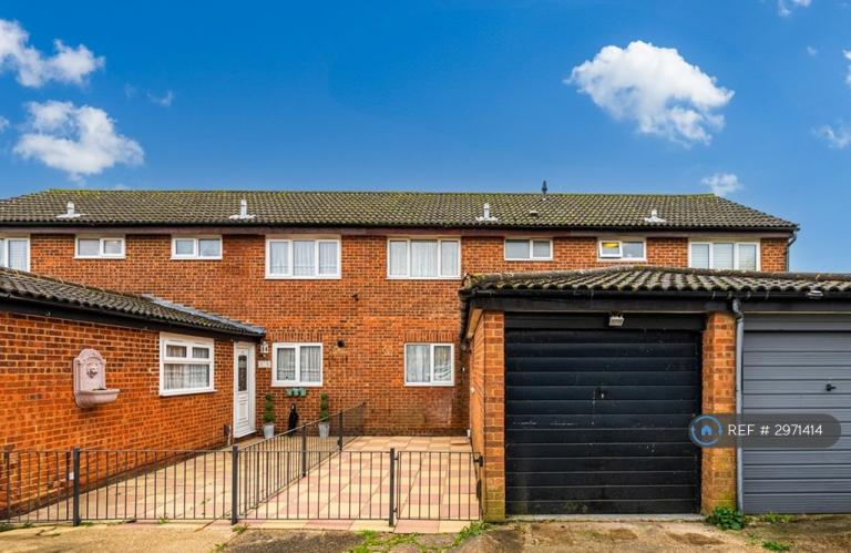 House Lombardy Way in Hertsmere