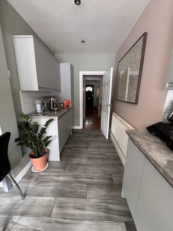 Room Shirley Avenue in Greater London