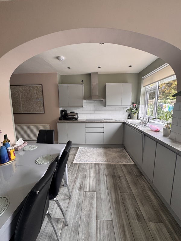 Room Shirley Avenue in Greater London