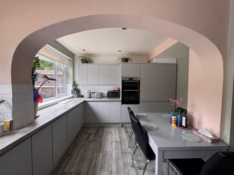 Room Shirley Avenue in Greater London