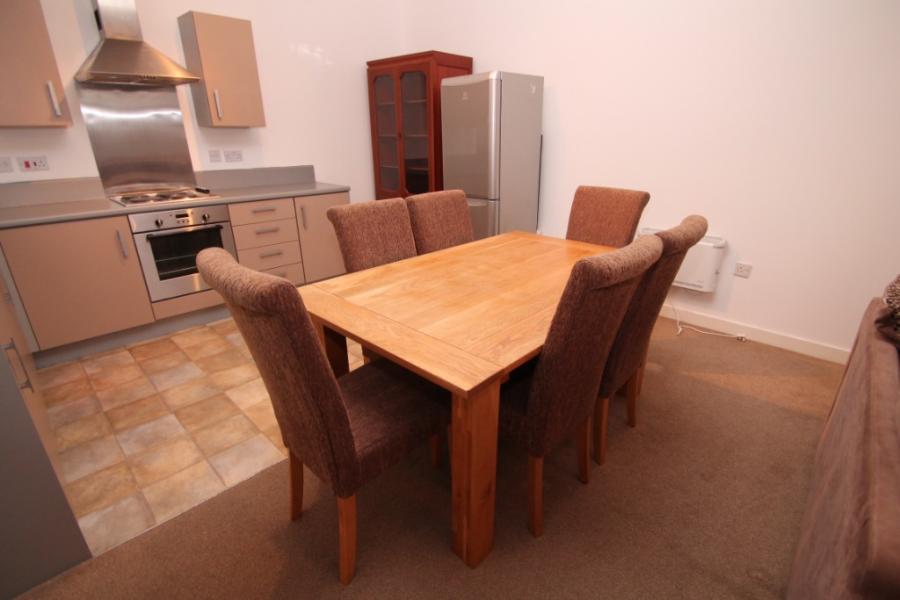 Flat Calderbeck Way in Manchester