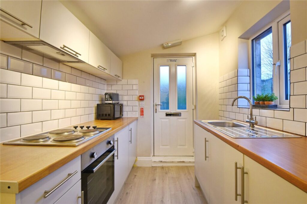 Flat Newbridge Road in Bristol