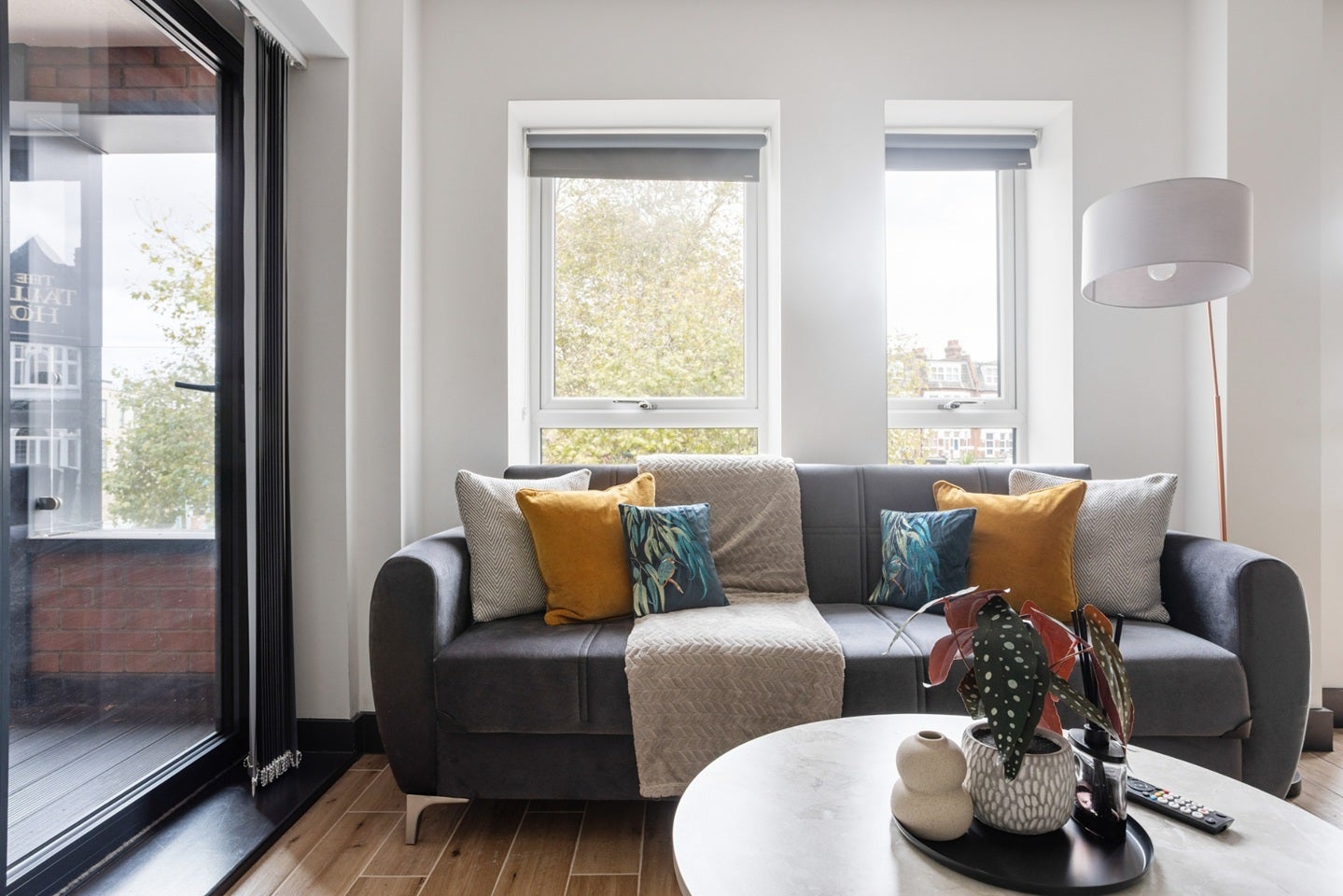 Flat Ballards Lane in Greater London