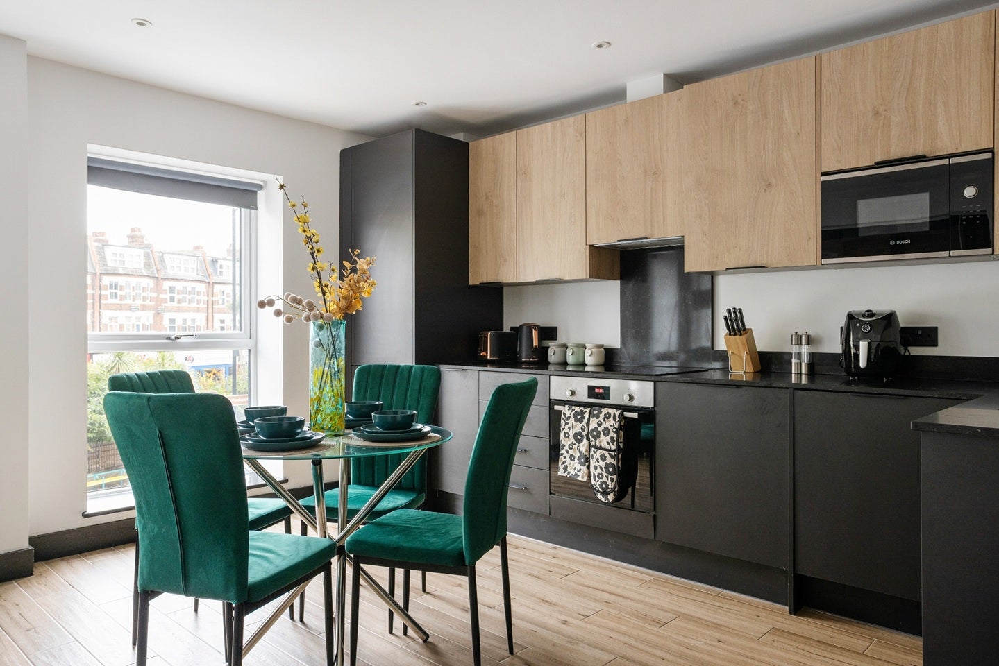 Flat Ballards Lane in Greater London