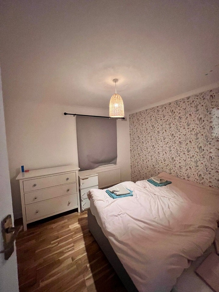 Flat Kennet Road in Greater London