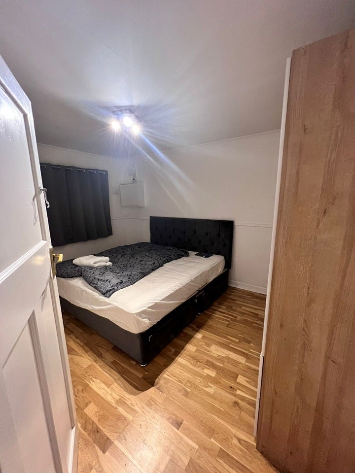 Flat Kennet Road in Greater London
