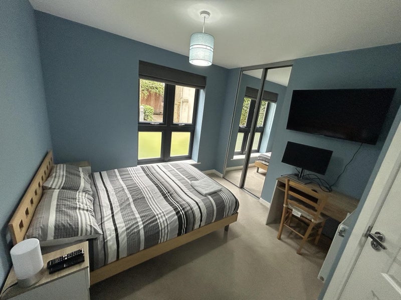 Room Garratt Lane in Greater London